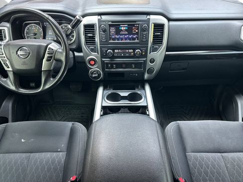 Used 2019 Nissan Titan SV w/ SV Convenience Package AWD/4WD image 13
