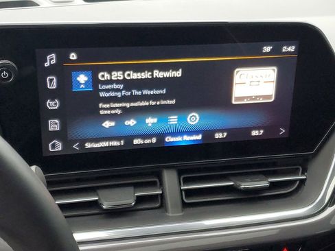 Used 2024 Chevrolet Trax ACTIV w/ Sunroof Package image 17