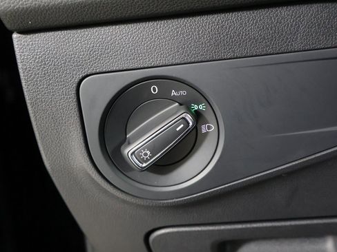 Used 2023 Volkswagen Tiguan SE R-Line image 27