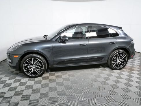 Certified 2024 Porsche Macan image 2