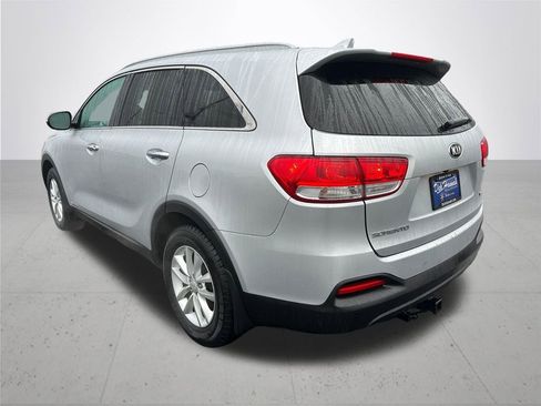 Used 2017 Kia Sorento LX w/ LX V6 Convenience Package image 9