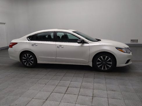 Used 2016 Nissan Altima 2.5 SL w/ 2.5 Technology Package FWD image 11