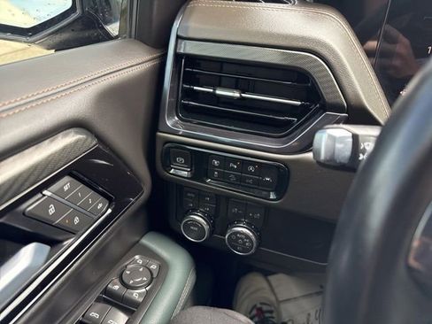 Used 2025 GMC Yukon AT4 AWD/4WD image 27