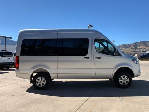 Used 2022 Mercedes-Benz Sprinter 2500 image 6