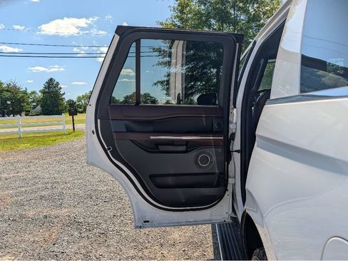 Used 2024 Ford Expedition Limited AWD/4WD image 11