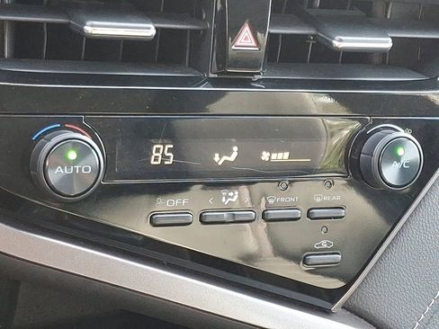 Used 2021 Toyota Camry SE image 15