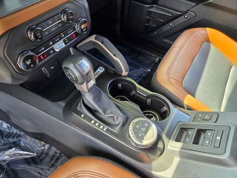 Used 2024 Ford Bronco Outer Banks AWD/4WD image 32
