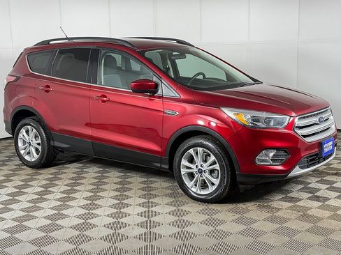Used 2018 Ford Escape SE image 2