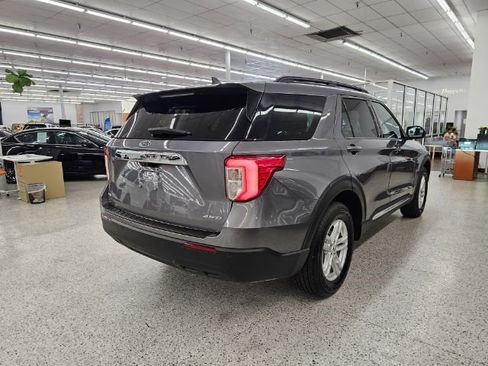Used 2021 Ford Explorer XLT image 4
