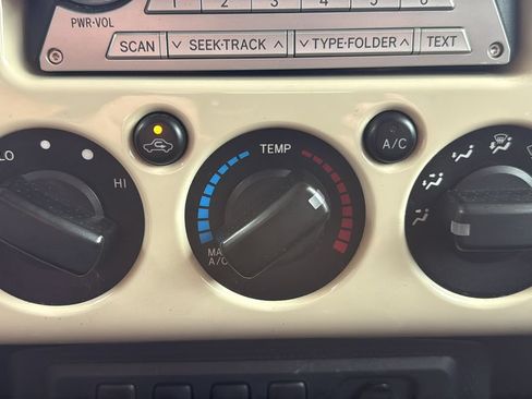 Used 2008 Toyota FJ Cruiser 4WD image 25