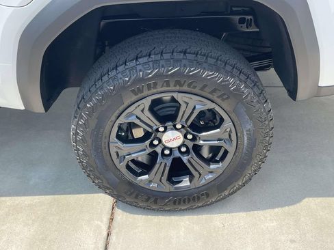 Used 2024 GMC Canyon Elevation w/ Convenience Package RWD image 10