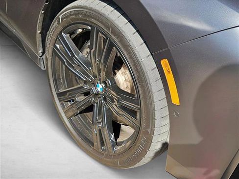 Used 2023 BMW 760i xDrive w/ Executive Package image 5