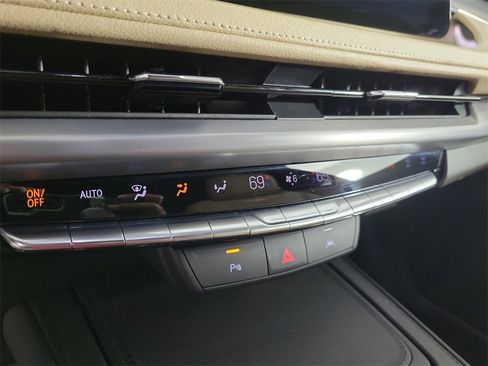 Certified 2025 Cadillac XT4 Premium Luxury image 27