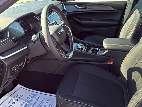 New 2025 Jeep Grand Cherokee Laredo X image 26