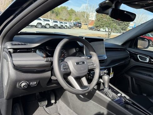 New 2026 Jeep Compass Latitude image 15