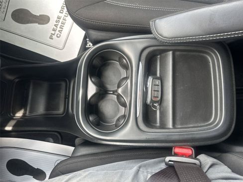 Used 2022 Chrysler Pacifica Touring FWD image 29