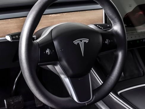 Used 2023 Tesla Model Y AWD image 16