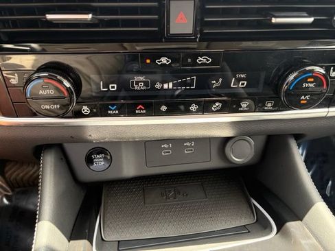 Used 2025 Nissan Rogue Platinum w/ Tech Package AWD/4WD image 27