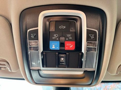 Used 2024 RAM 2500 Laramie AWD/4WD image 34