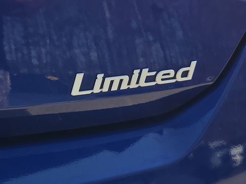 Used 2024 Hyundai Elantra Limited image 18