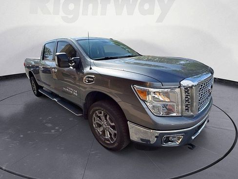 Used 2018 Nissan Titan SV w/ SV Convenience Package AWD/4WD image 7