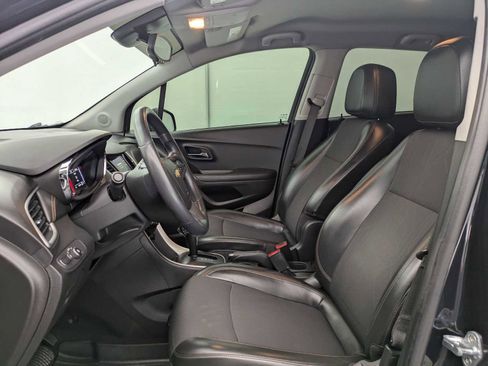 Used 2021 Chevrolet Trax LT AWD/4WD image 16
