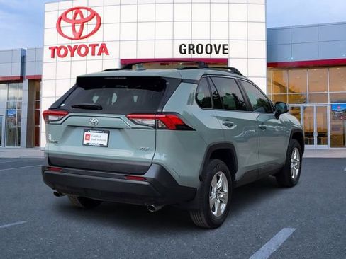 Used 2021 Toyota RAV4 XLE w/ Convenience Package FWD image 6
