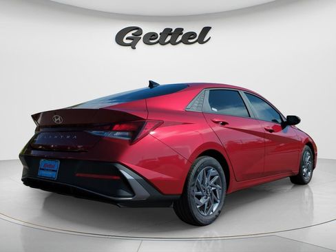 Certified 2024 Hyundai Elantra SEL FWD image 5