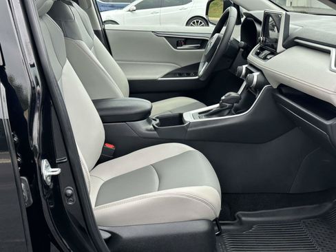 Used 2025 Toyota RAV4 XLE Premium FWD image 6