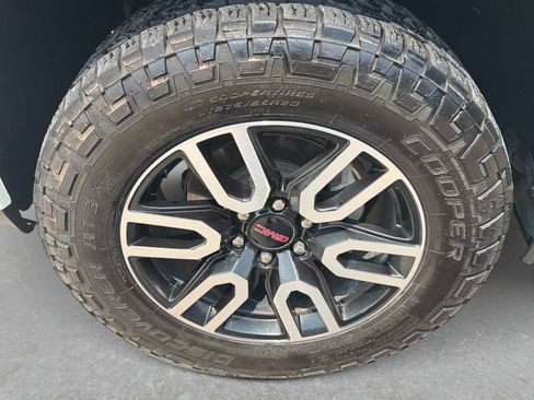 Used 2021 GMC Sierra 1500 AT4 w/ AT4 Preferred Package AWD/4WD image 12