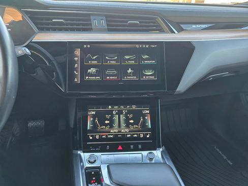 Used 2024 Audi Q8 e-tron Premium Plus image 8