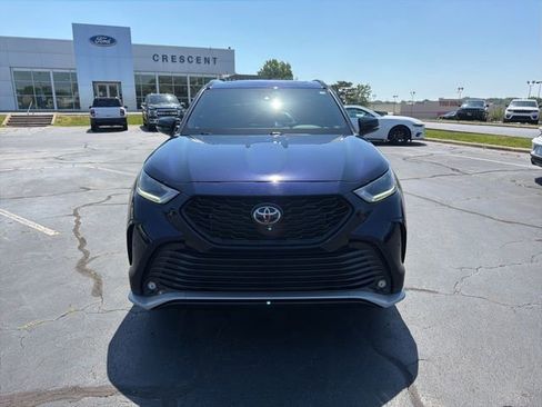 Used 2022 Toyota Highlander XSE FWD image 2