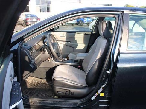 Used 2017 Toyota Camry XSE w/ Moonroof Package FWD image 12