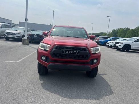 Used 2017 Toyota Tacoma SR5 AWD/4WD image 5