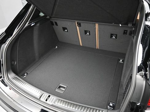 Used 2025 Porsche Macan AWD/4WD image 32