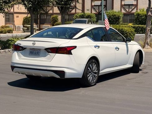 Used 2025 Nissan Altima 2.5 SV FWD image 5