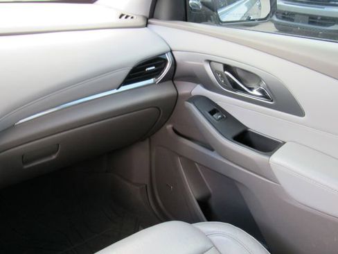 Used 2018 Chevrolet Traverse Premier w/ Driver Confidence II Package FWD image 21