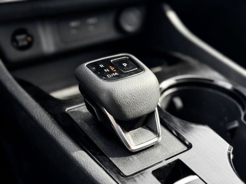 Used 2025 Nissan Rogue SV FWD image 20