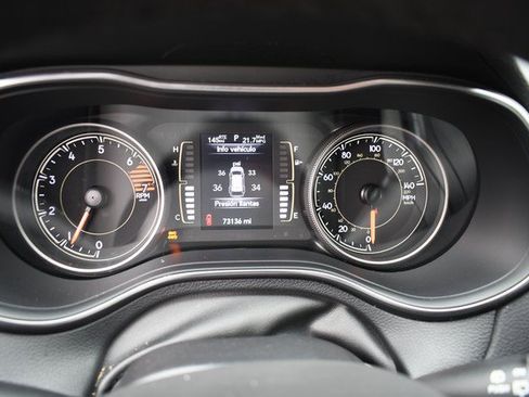 Used 2020 Jeep Cherokee Latitude Plus AWD/4WD image 31