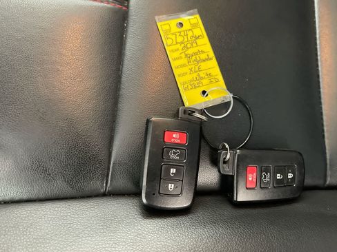 Used 2019 Toyota Highlander SE AWD/4WD image 28