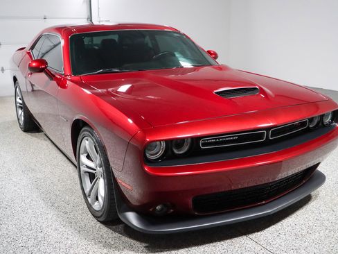Used 2022 Dodge Challenger R/T image 5