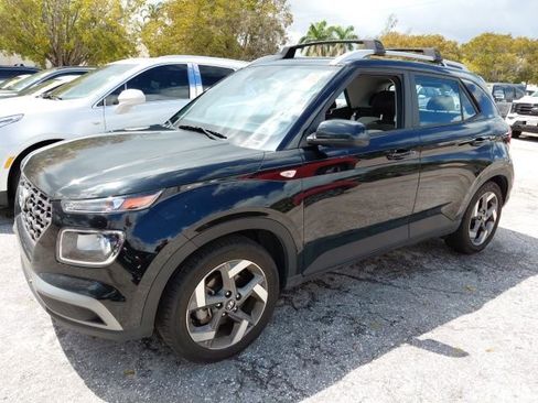 Used 2023 Hyundai Venue SEL image 1
