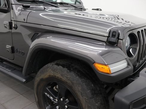 Used 2022 Jeep Wrangler Unlimited Sahara AWD/4WD image 21
