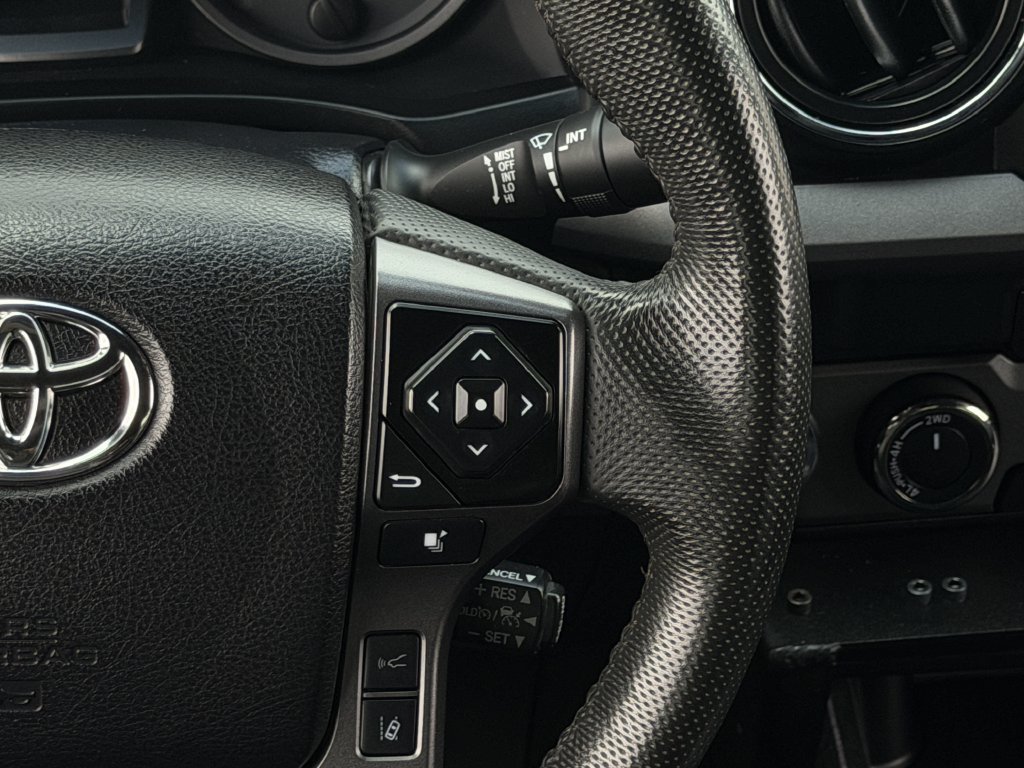 Used 2022 Toyota Tacoma TRD Off-Road w/ TRD Premium Off Road Package AWD/4WD image 15