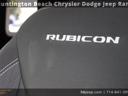 Used 2017 Jeep Wrangler Unlimited Rubicon w/ Connectivity Group image 28