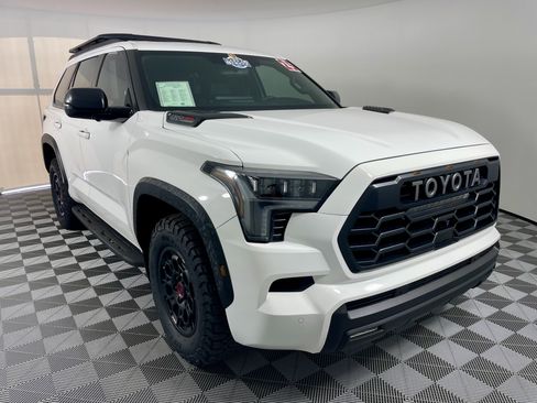 Used 2025 Toyota Sequoia TRD Pro AWD/4WD image 7