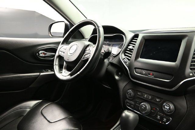 Used 2020 Jeep Cherokee Latitude Plus w/ Cold Weather Group AWD/4WD image 15