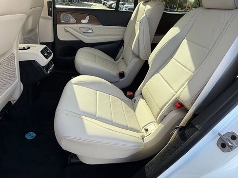 Used 2025 Mercedes-Benz GLS 450 4MATIC image 30