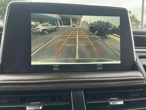 Used 2024 Chevrolet Suburban LT image 19