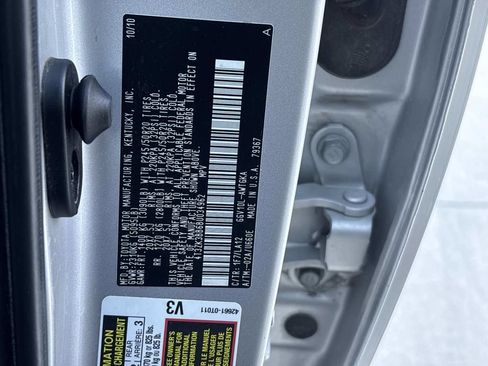 Used 2011 Toyota Venza w/ Leather Pkg image 31